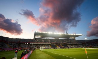 切尔西迎战巴萨：斯坦福桥上演巅峰对决